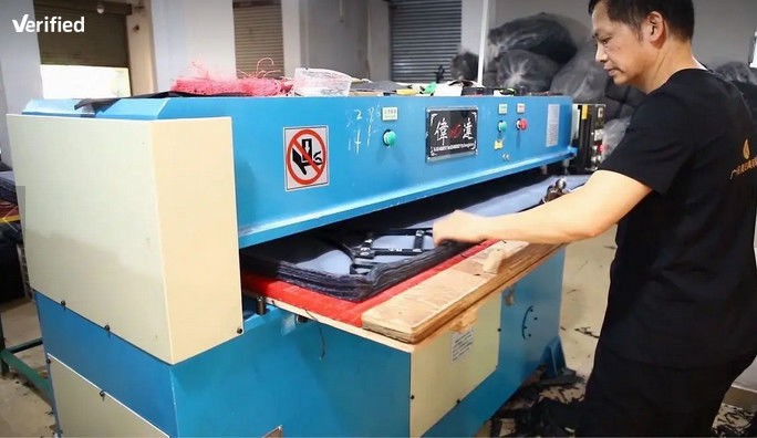 Guangzhou Mingao Leather Goods Co., Ltd. línea de producción del fabricante